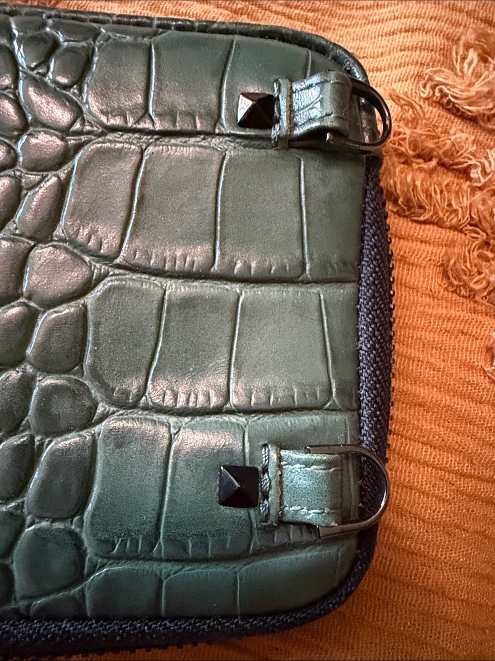 Bandolier like new green croc pouch. - Picture 4 of 5